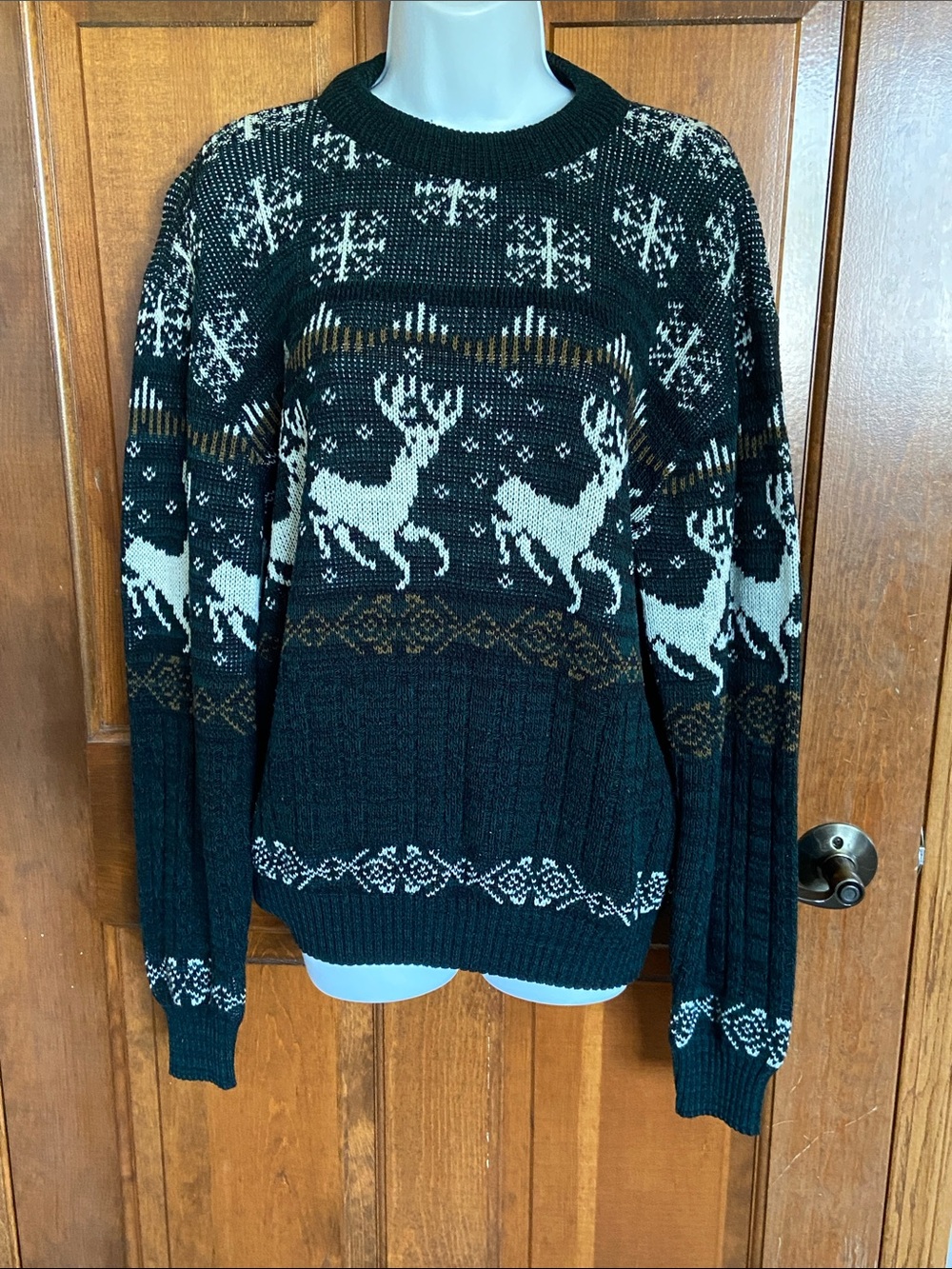 vintage Hardwood & Pine knit sweater a classic Nordic holiday design Size Medium